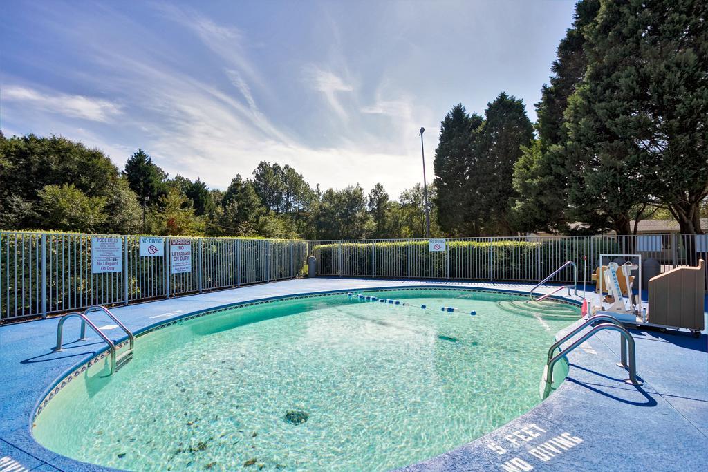 Super 8 By Wyndham Aberdeen Southern Pines Екстер'єр фото
