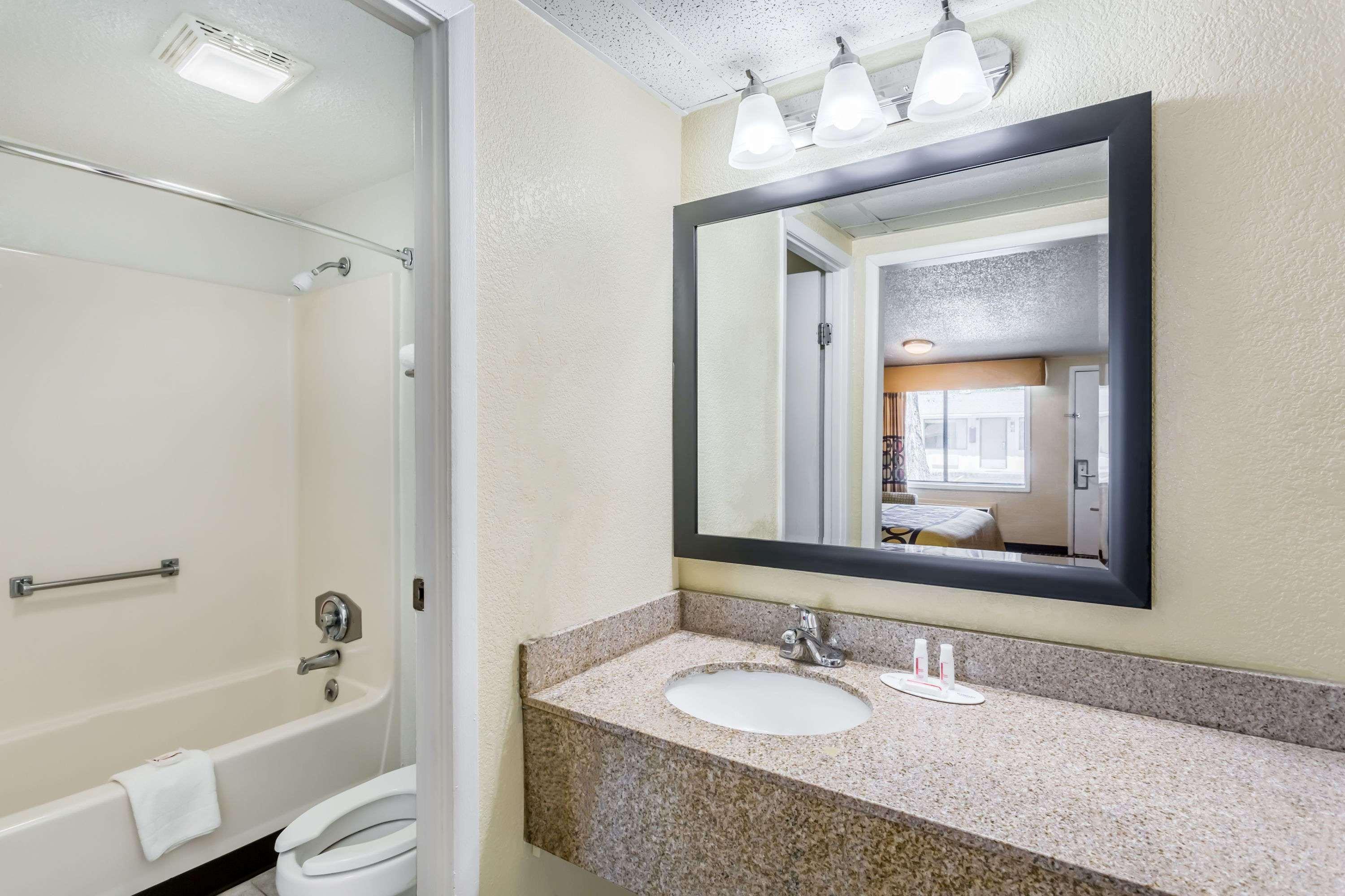 Super 8 By Wyndham Aberdeen Southern Pines Екстер'єр фото