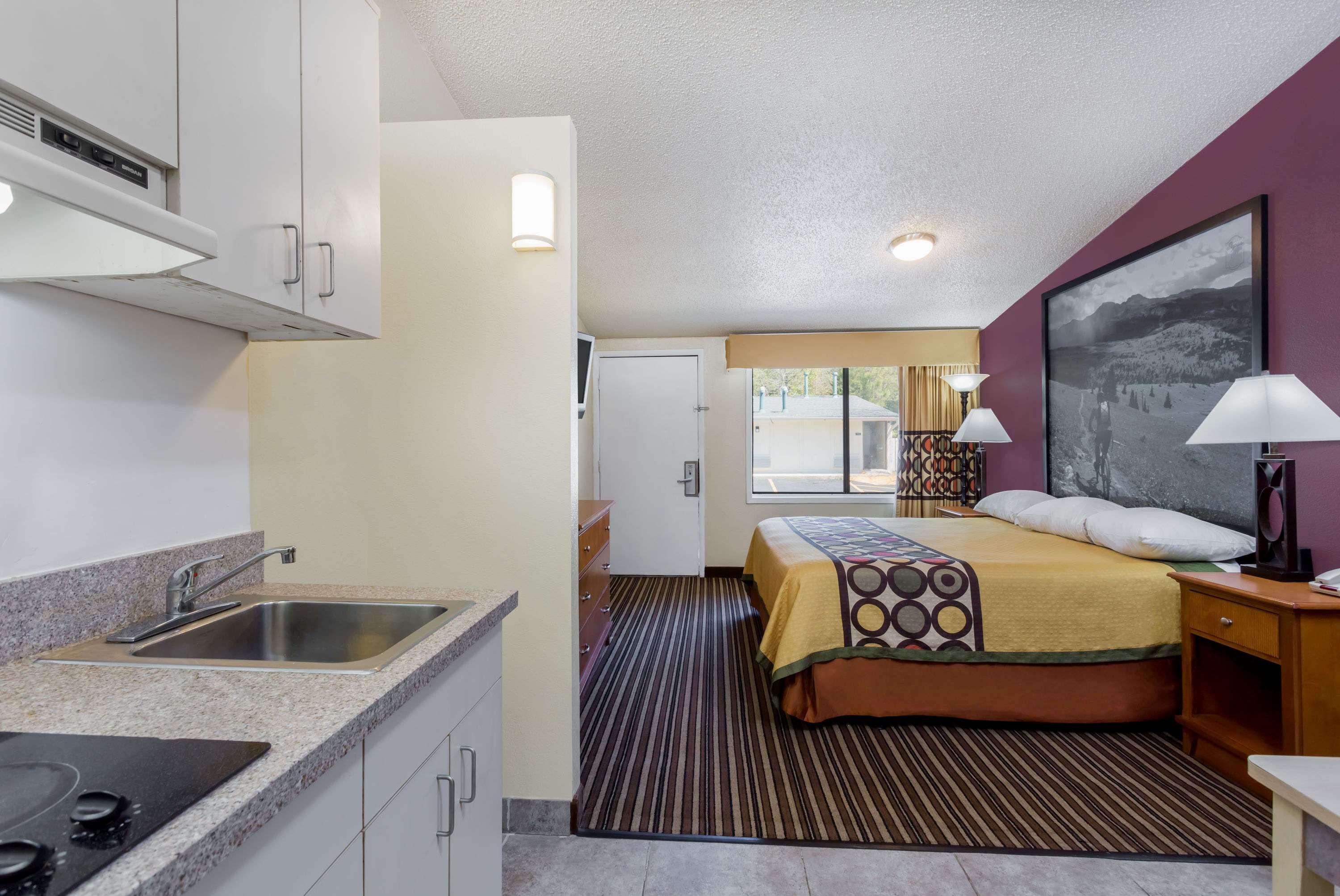 Super 8 By Wyndham Aberdeen Southern Pines Екстер'єр фото