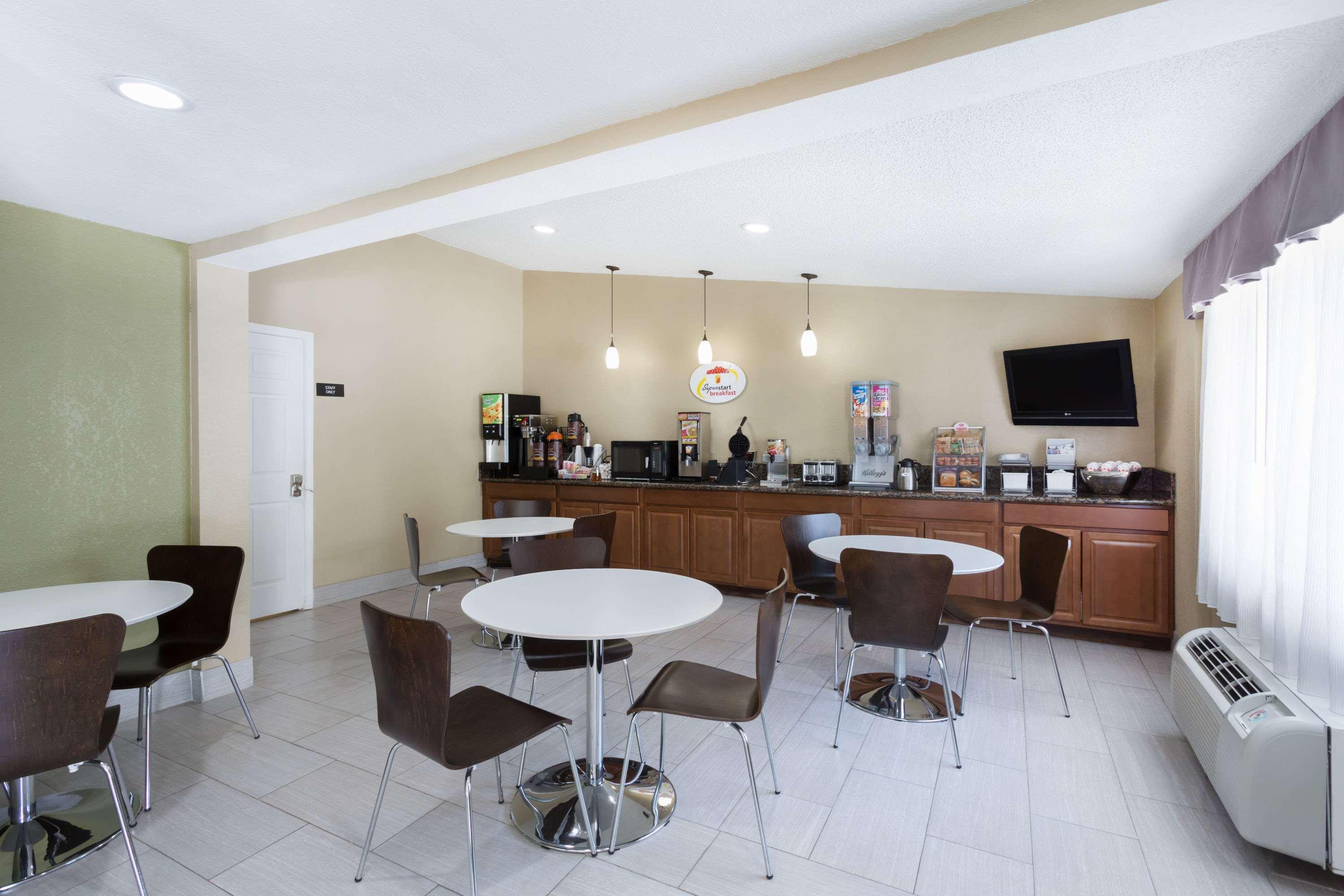 Super 8 By Wyndham Aberdeen Southern Pines Екстер'єр фото