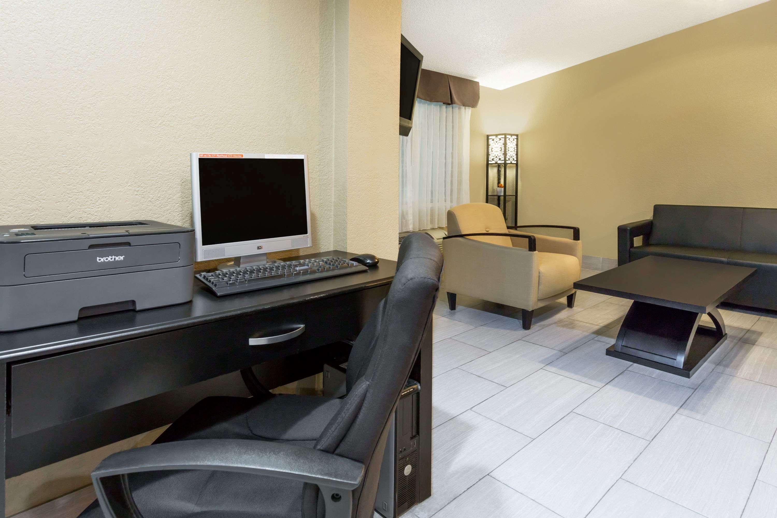 Super 8 By Wyndham Aberdeen Southern Pines Екстер'єр фото
