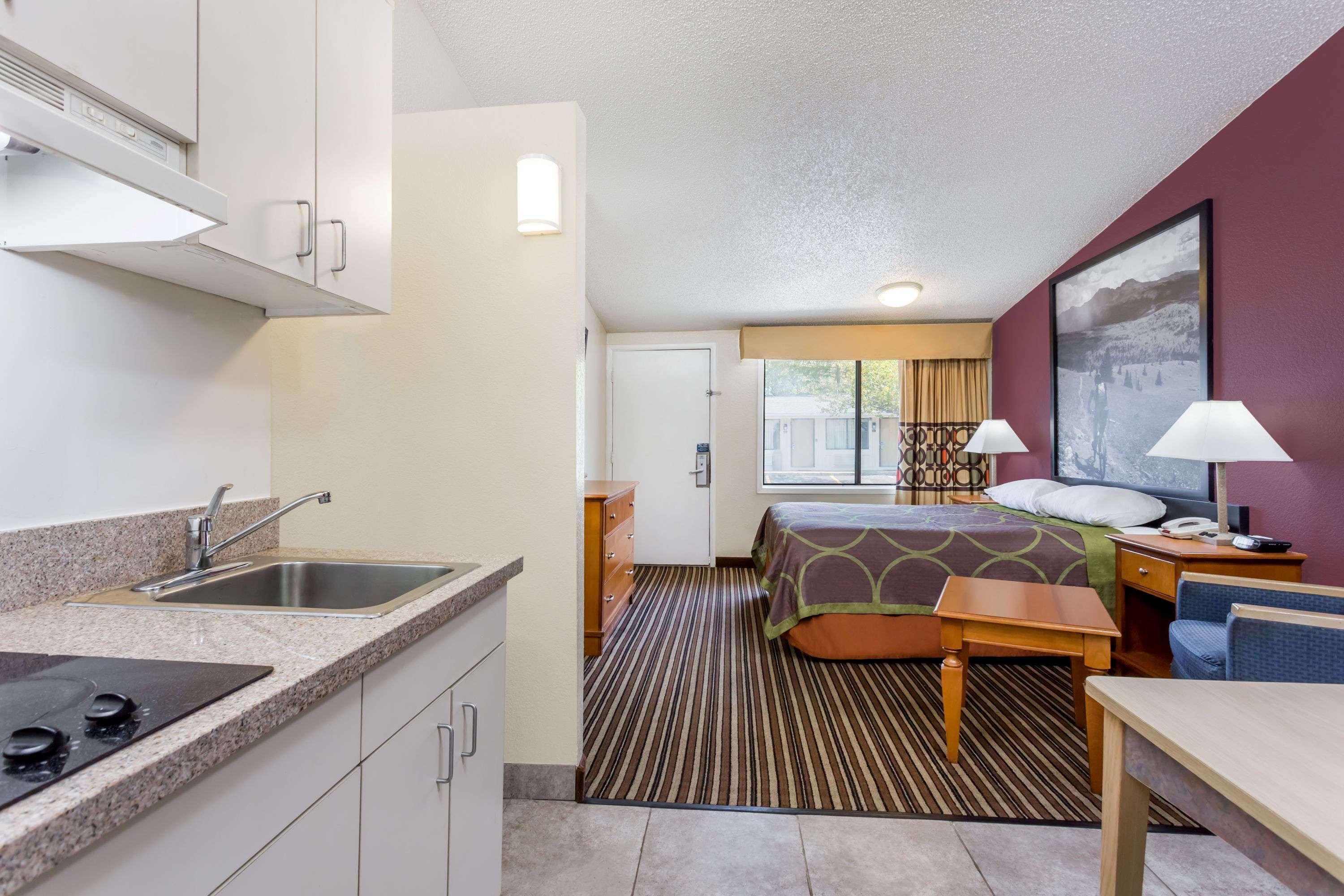 Super 8 By Wyndham Aberdeen Southern Pines Екстер'єр фото