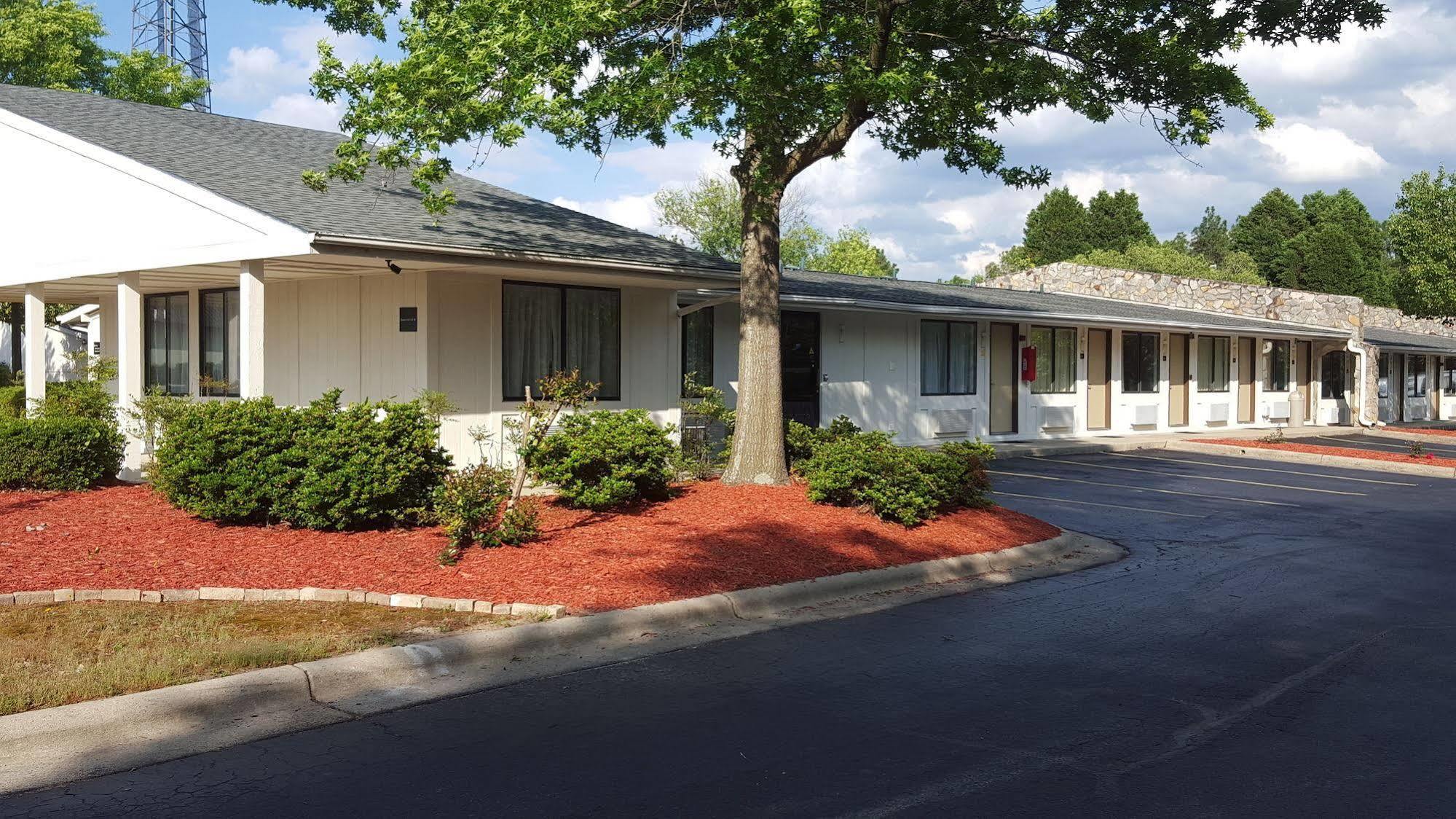 Super 8 By Wyndham Aberdeen Southern Pines Екстер'єр фото