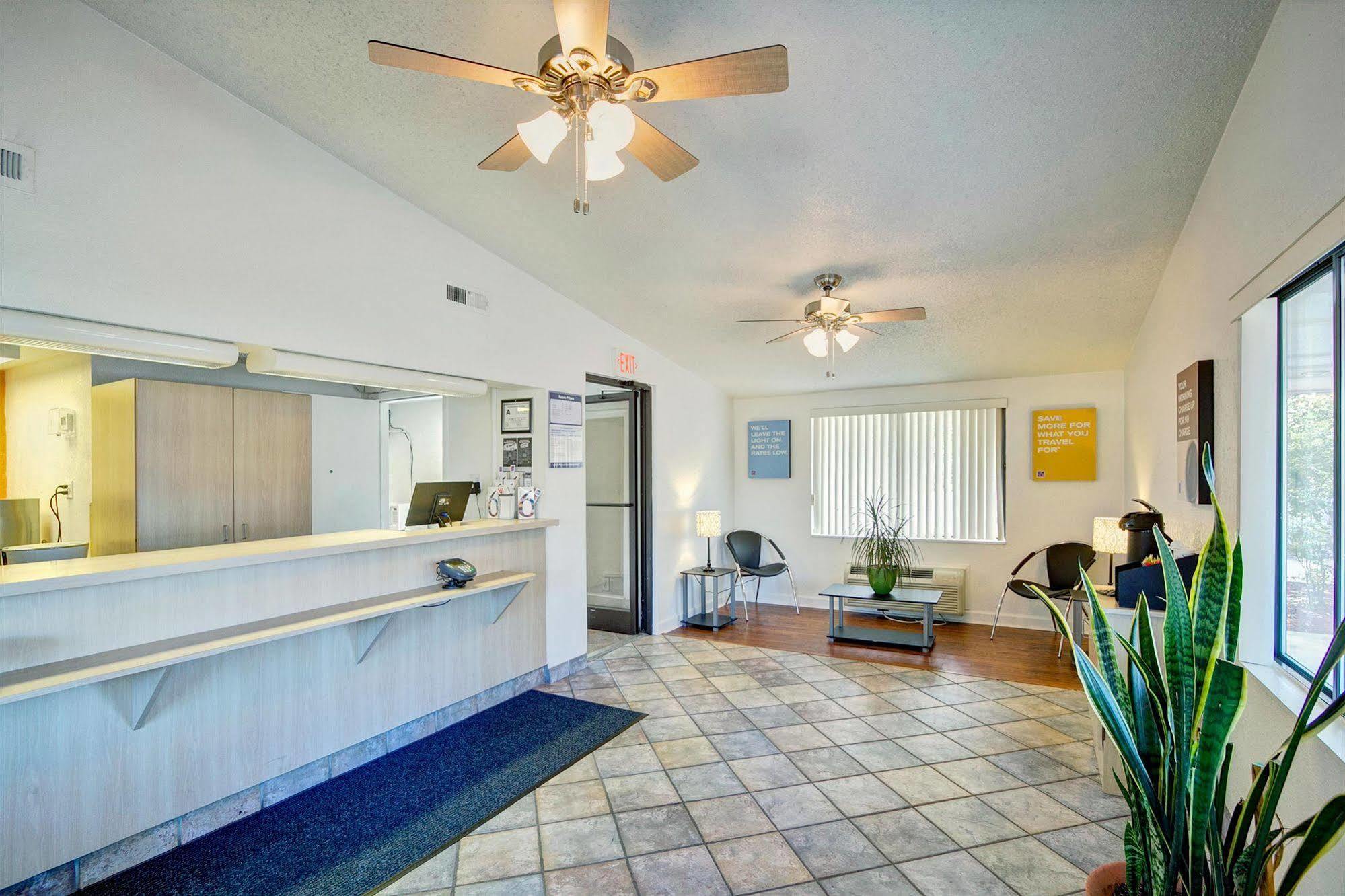 Super 8 By Wyndham Aberdeen Southern Pines Екстер'єр фото