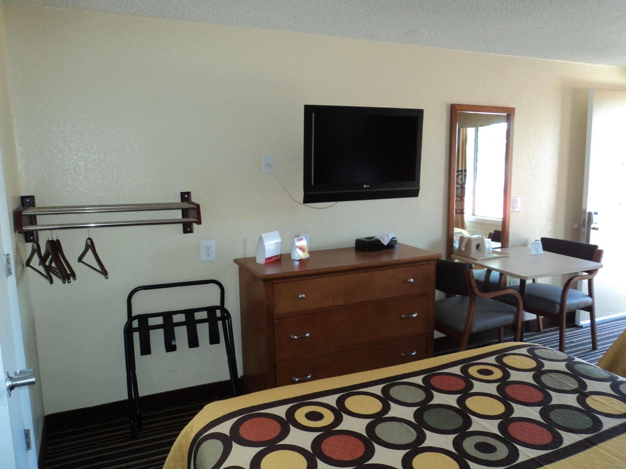 Super 8 By Wyndham Aberdeen Southern Pines Екстер'єр фото