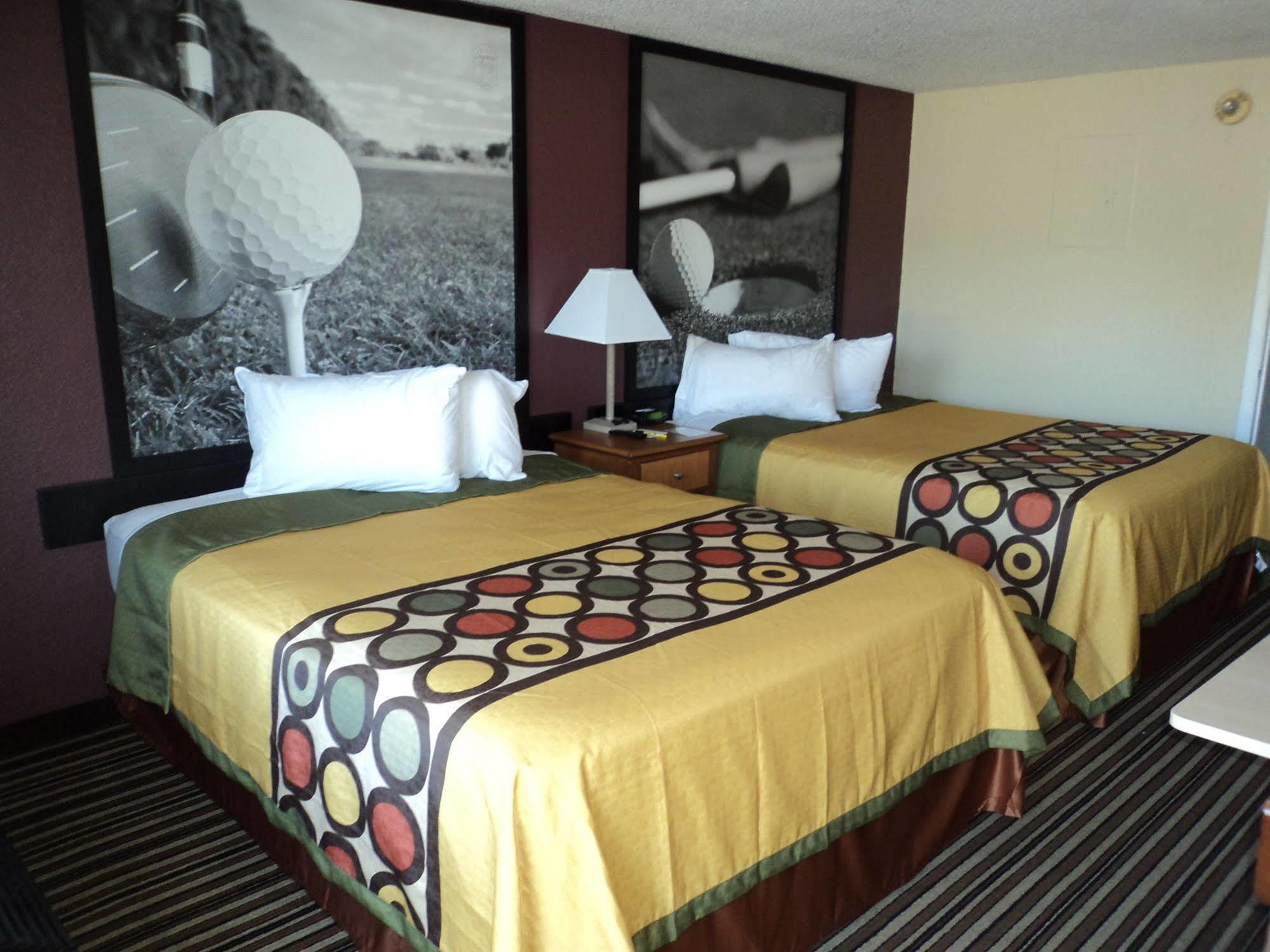 Super 8 By Wyndham Aberdeen Southern Pines Екстер'єр фото